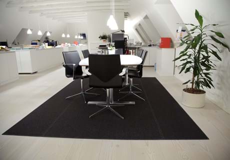 anthracite filttæppe på kontor